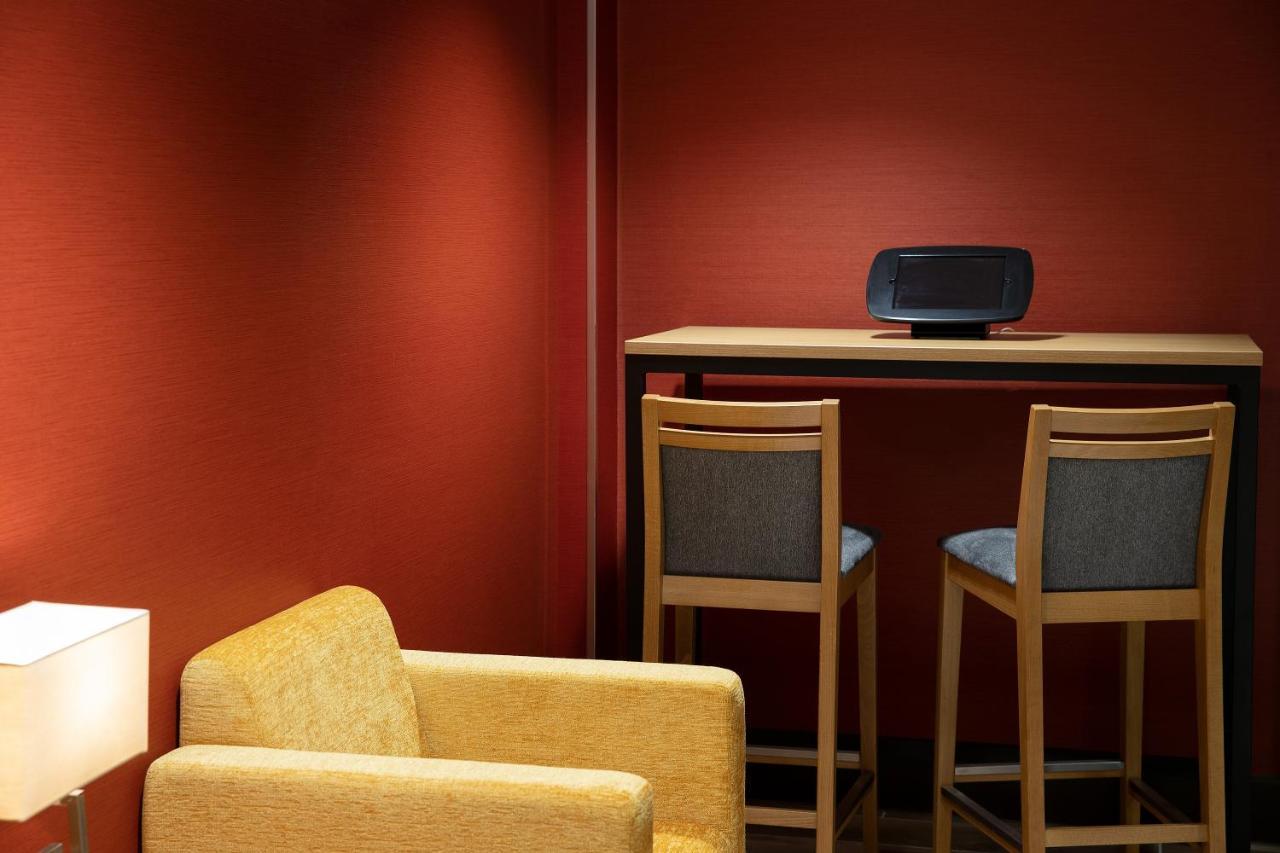 Ramada By Wyndham Leeds East Hotel Luaran gambar