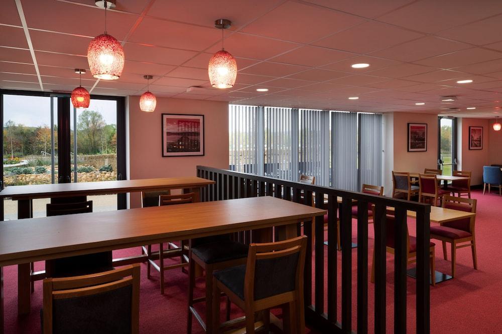 Ramada By Wyndham Leeds East Hotel Luaran gambar