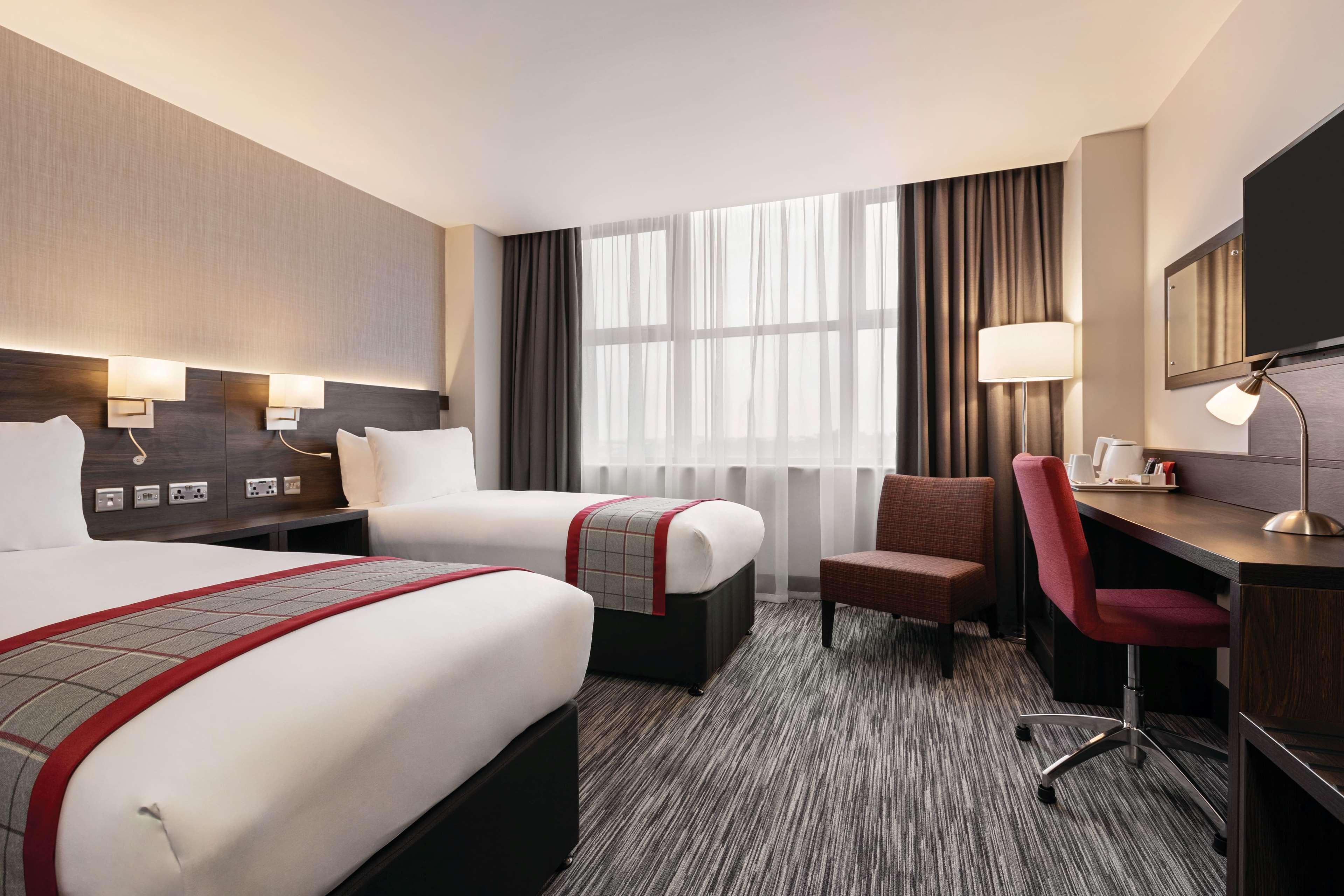 Ramada By Wyndham Leeds East Hotel Luaran gambar