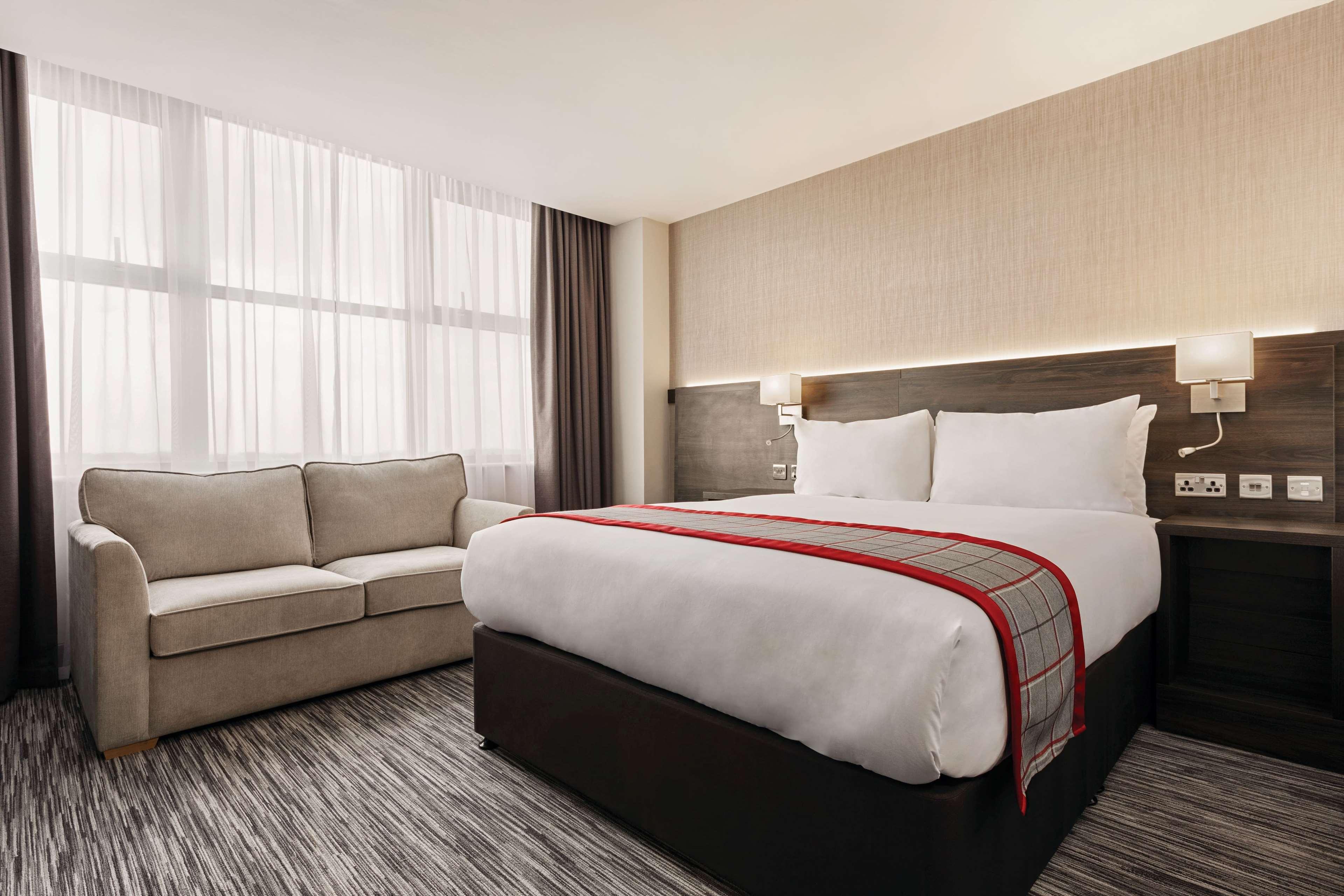 Ramada By Wyndham Leeds East Hotel Luaran gambar