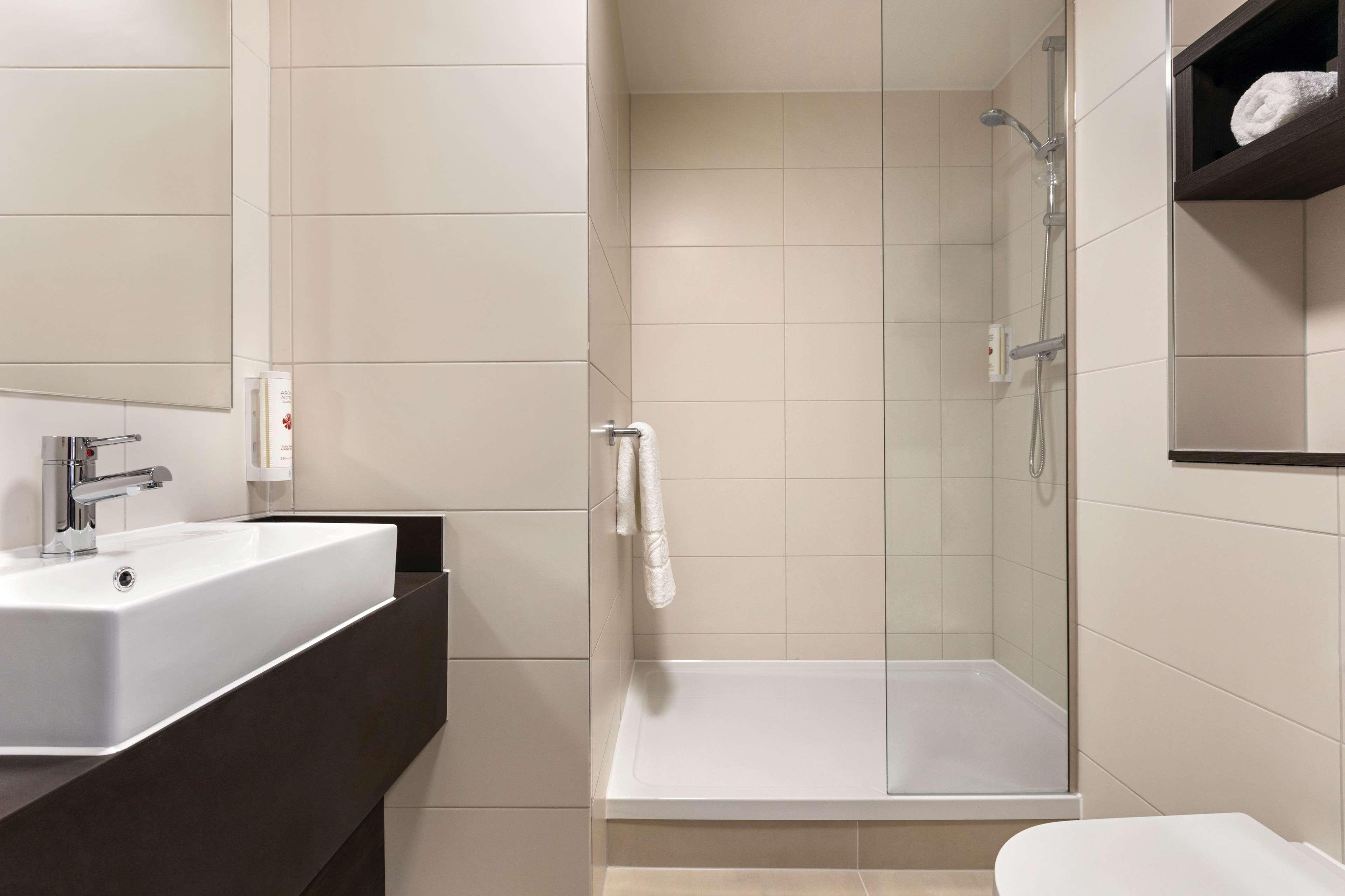 Ramada By Wyndham Leeds East Hotel Luaran gambar